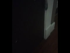 Play MP4 - Se dio cuenta que entro a su cuarto