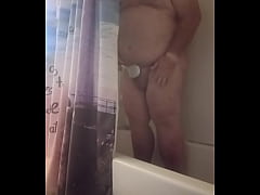 Play MP4 - Shower 60old