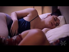 Play MP4 - Ellie dreams of him