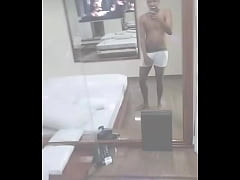 Play MP4 - NO HOTEL SOZINHO CARIOCA COM VOLUME NA CUECA