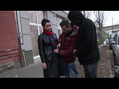 Play MP4 - Already after 10 minutes they insure his wife hard and enjoy