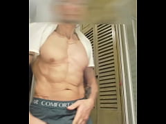 Play MP4 - je branle ma grosse queue en reniflant mon slip&comma;