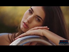 Play MP4 - Slender brunette model Katrine Pirs bikini striptease