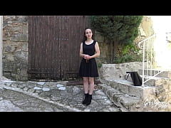 Play MP4 - Amandine a tr&egrave;s envie de go&ucirc;ter aux femmes