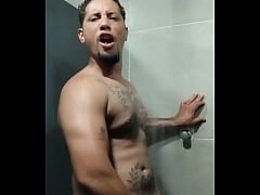 Play MP4 - Cheio de tes&atilde;o no banheiro da academia Link na Bio