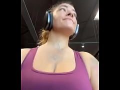 Play MP4 - J'adore marcher sur le tapis en fin de s&eacute;ance&comma; pas toi &quest; &lpar;au fait &excl; &period;&period;&period;