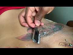 Play MP4 - Meu enteado me depilando depois que todos sa&iacute;ram de casa&comma; paguei ele daquele jeitinho bem gostoso