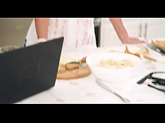 Play MP4 - Truths a Bitch peek