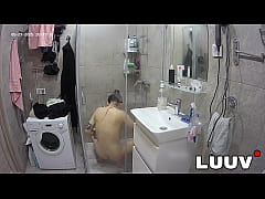 Play MP4 - LUUV&period; Tattooed Alice gets ready for the evening reality show segment in the shower