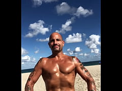 Play MP4 - MAXXX LOADZ FLEXING AT THE BEACH