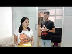 Play MP4 - por ser su d&iacute;a especial dejo que mi madrastra haga conmigo lo que quiera&comma; me chupa el pene y fornicamos hasta hacerme correr