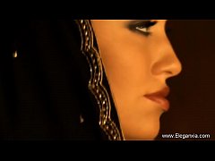 Play MP4 - Lost In Bollywood