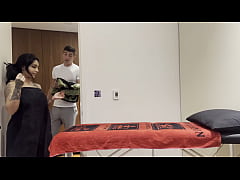 Play MP4 - Yasmina Khan se folla a su masajista le come la polla y le deja correrse en su culo como forma de pago