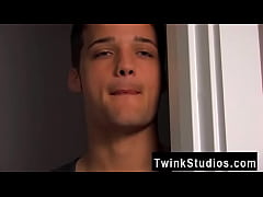 Play MP4 - Twink sex Levon and Krys are in a palace together&period; One is pumping