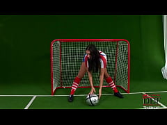 Play MP4 - Baby loves playing with balls&excl;