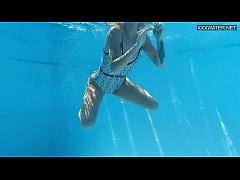 Play MP4 - Beautiful blonde Zazie Skymm swims nude