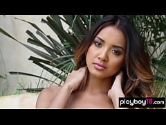 Play MP4 - Exotic beauty Cassandra Dawn exposing her body outdoor