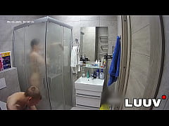 Play MP4 - LUUV&period; Kareflore and Abbadon film their real amateur&comma; homemade bathroom routine&comma; showing maximum real life openness