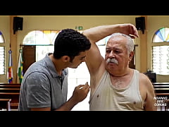 Play MP4 - Compilado cheirando o suvaco de maduros