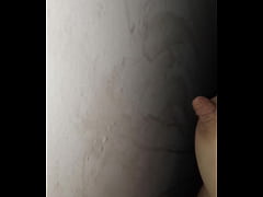 Play MP4 - Spruzza latte sul muro