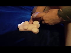 Play MP4 - Tirando a virgindade da minha pequena boneca