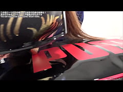 Play MP4 - girl licking enamel b&period;