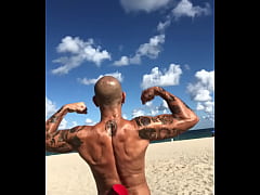 Play MP4 - MAXXX LOADZ FLEXING BACK MUSCLES