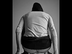 Play MP4 - Huge dildo on the table