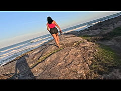 Play MP4 - Fetiche por p&eacute;s na praia&excl; Solinhas deliciosas exibidas em p&uacute;blico para amantes pod&oacute;latras&excl;