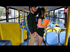 Play MP4 - Estudante sendo encoxada no &ocirc;nibus em p&uacute;blico&excl;