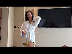 Play MP4 - Trying on swimsuits in front of stepson leads to passionate sex