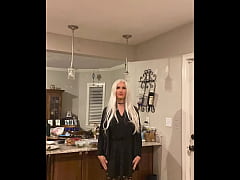 Play MP4 - Crossdressing to go out in Public