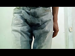 Play MP4 - Pantalones orinados con dos deliciosos orgasmos lleno de placer y felicidad