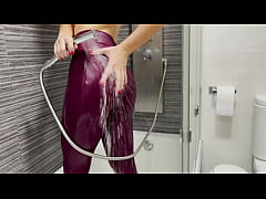 Play MP4 - I Cum Over Her Leggings After Gym & She Gets Wet In The Shower To Wash Them - Peaky Brownies