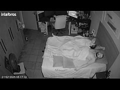 Play MP4 - Eles fingem esquecer a c&acirc;mera como loucos no quarto