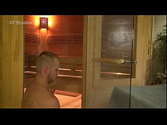 Play MP4 - Basti putzt nackt