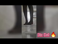 Play MP4 - Bia Hot mostrando os pezinhos e fazendo footjob delicioso