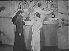 Play MP4 - Nudist Bar - 30s France