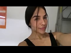 Play MP4 - Putita arriesgada se masturba en la ducha del gimnasio