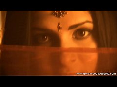 Play MP4 - Indian MILF Shows Off Her Natural Curves