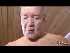 Play MP4 - Grandpa with big cock cums on pretty girlfriends faces in threesome