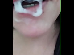 Play MP4 - Mi hermanastro me tira la leche en la boca y yo juego con ella&period;