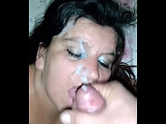 Play MP4 - Le lleno la cara de leche