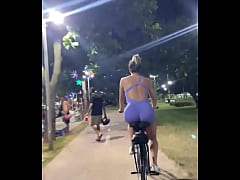 Play MP4 - Eu fico impressionada com a cara dos homens que cruzam comigo na ciclovia&comma; eu n&atilde;o paro de rir e flertar rsrs s&atilde;o uns olh&period;&period;&period;