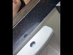 Play MP4 - Metendo no marid&atilde;o no banheiro em frente ao espelho