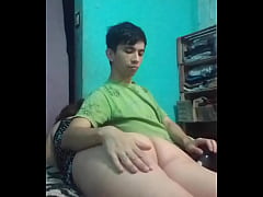 Play MP4 - Le acaricio la cola