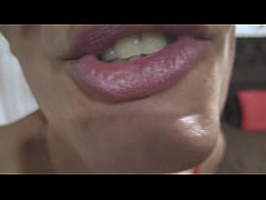 Play MP4 - Coroa safada goza de escorrer e faz um delicioso "Squirt" mostrando que mulher goza de verdade &lpar;Completo no RED&rpar;