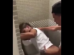 Play MP4 - repostando esse v&iacute;deo&comma; fudendo na escola Completo