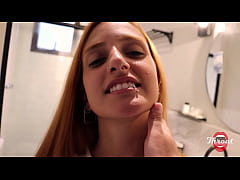 Play MP4 - Minha esposa saiu e eu coloquei a melhor amiga dela&comma; uma ruiva peituda para mamar at&eacute; leitar na boca da vadia&comma; ser&aacute; que ela vai contar&quest;