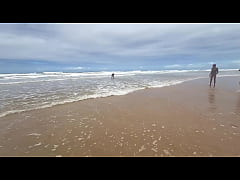 Play MP4 - Fudendo a morena gostosa na praia de copacabana com todo mundo olhando